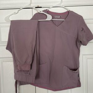 Movement butter soft scrub set